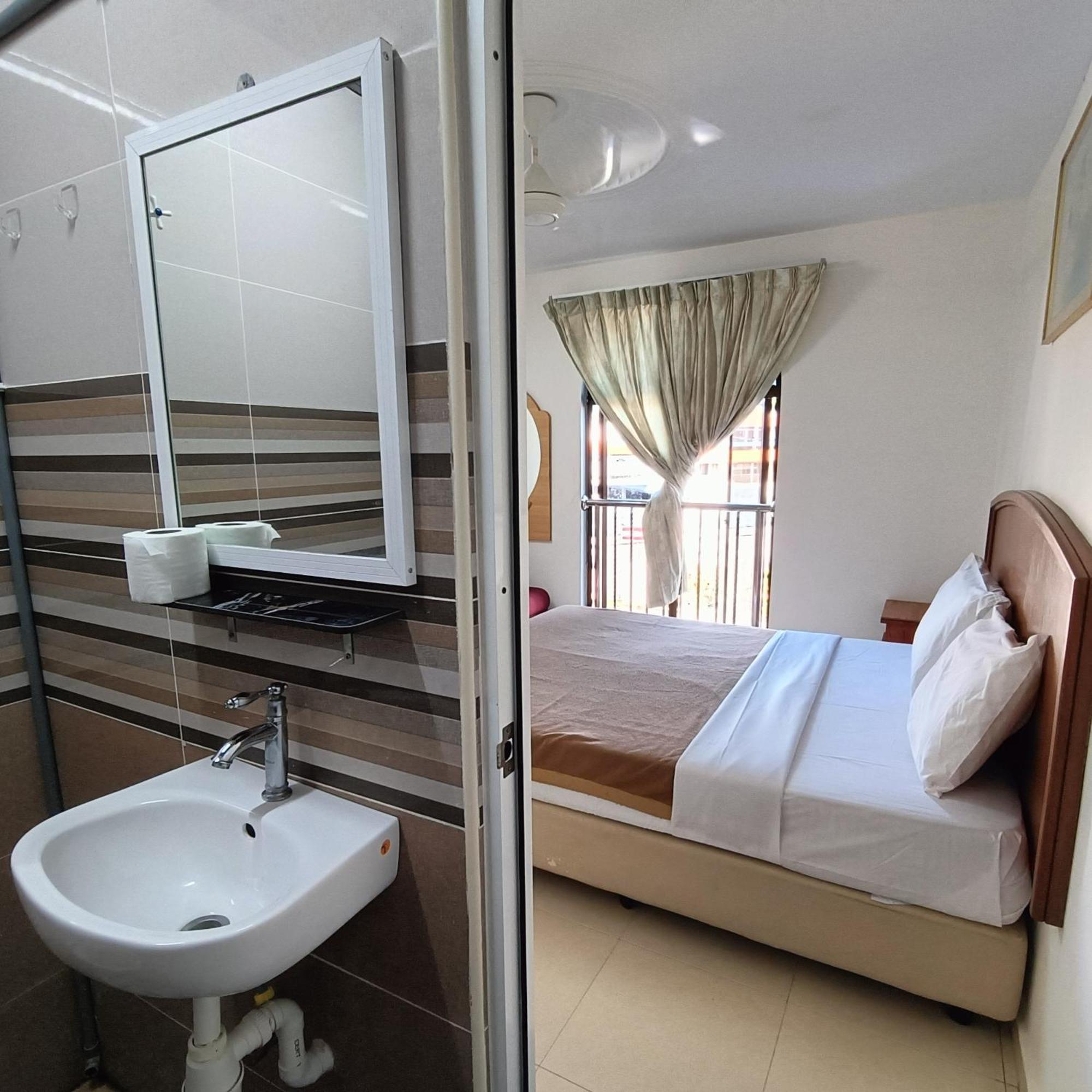 Kota Lodge Guest House Malacca Ngoại thất bức ảnh